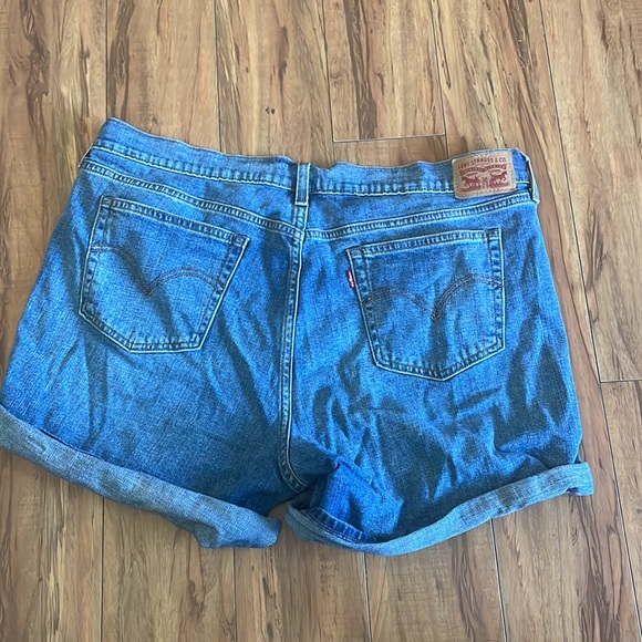 Levi’s Denim Shorts - Picture 2 of 9